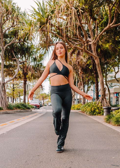 FRILLEDNECK FLARES - Black