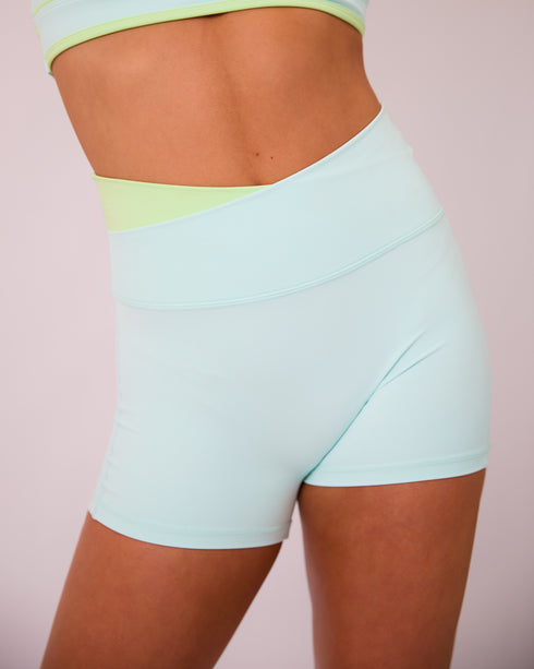 Duality LuxeForm Short - MINT/APPLE